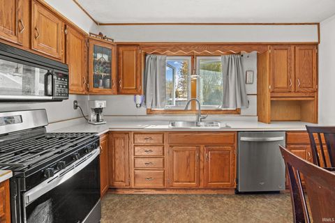 Tiny photo for 352 E County Road 200 N, Logansport, IN 46947 (MLS # 202545473)