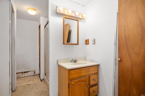 Tiny photo for 806 E Hall Street, Greentown, IN 46936 (MLS # 202549780)