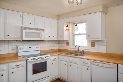 Tiny photo for 806 E Hall Street, Greentown, IN 46936 (MLS # 202549780)