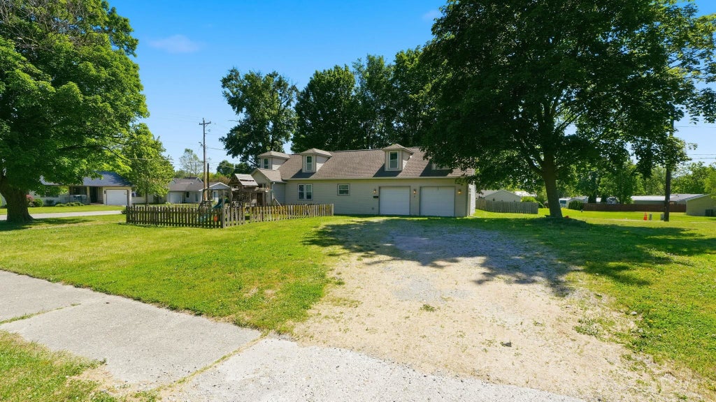 Photo of 901 S State Street St, Kendallville, IN 46755 (MLS # 202627176)