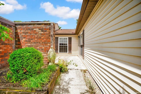 Tiny photo for 1016 E Commons Drive, Bloomington, IN 47401 (MLS # 202623841)
