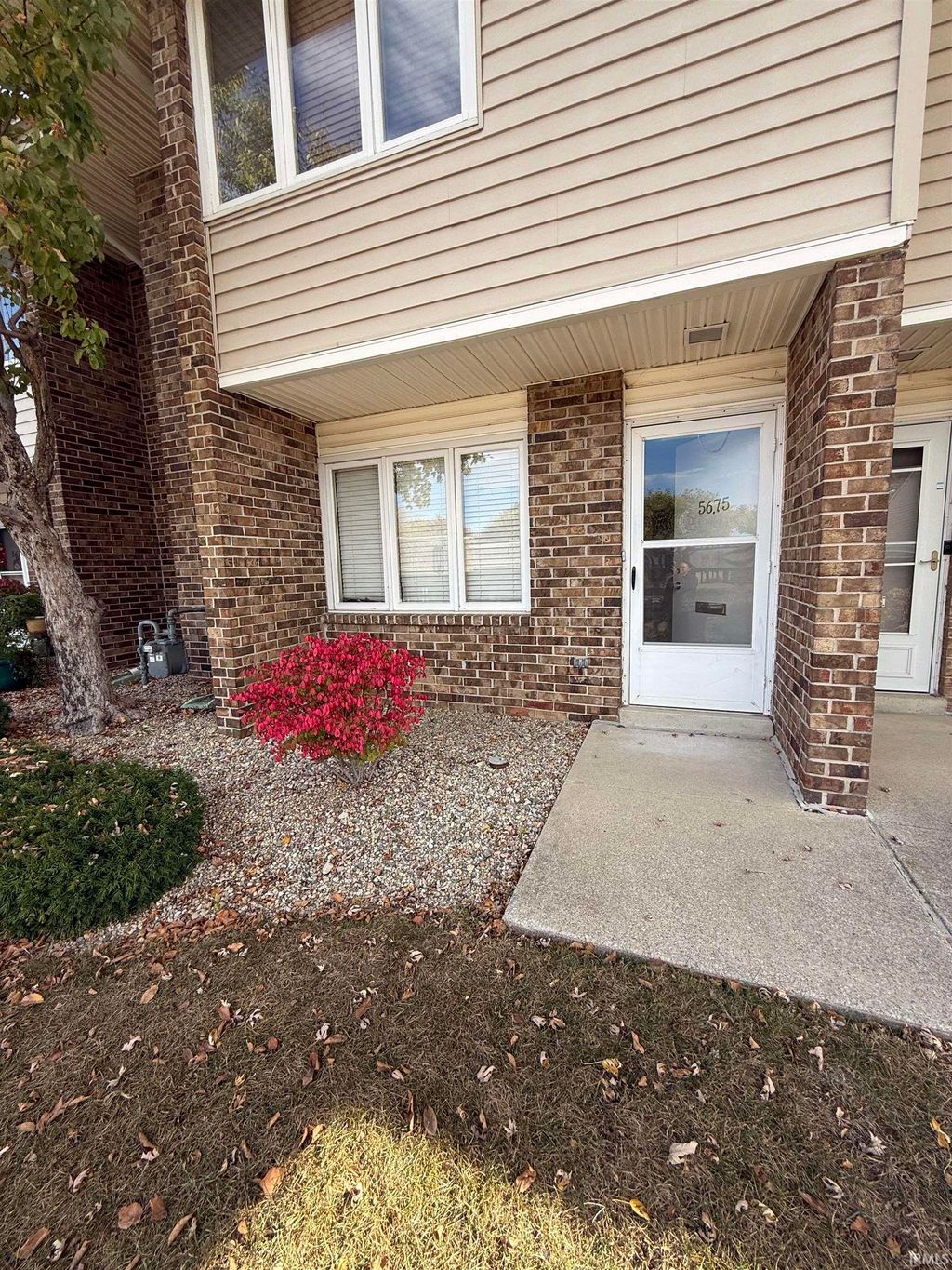 Photo of 5675 S Wayne Avenue, Fort Wayne, IN 46807 (MLS # 202611825)