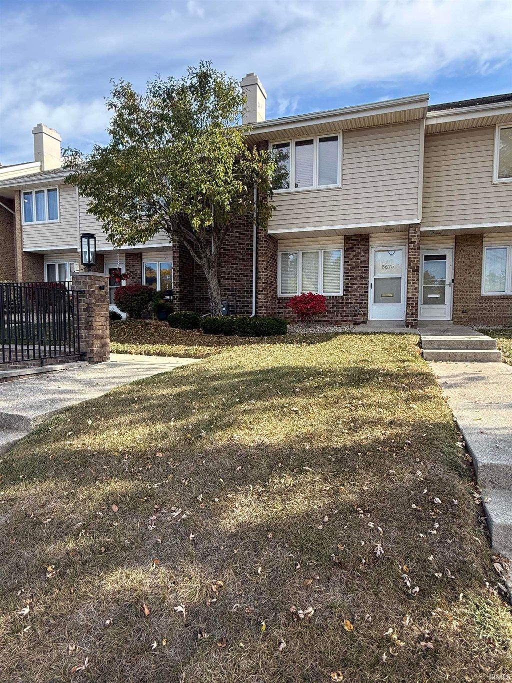 Photo of 5675 S Wayne Avenue, Fort Wayne, IN 46807 (MLS # 202611825)