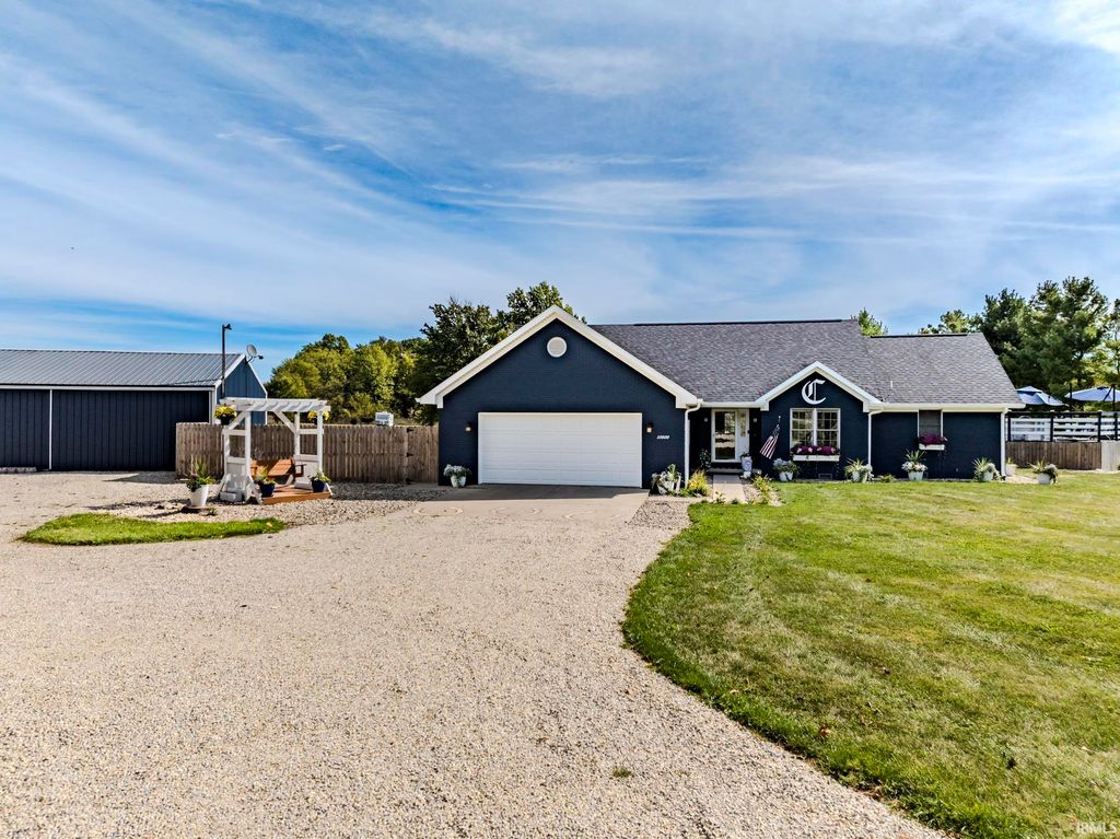 Photo of 10500 S County Road 600 W Road, Daleville, IN 47334 (MLS # 202541312)