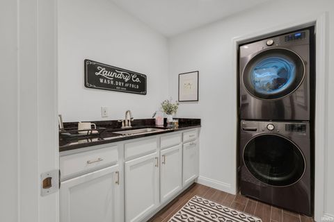 Tiny photo for 714 Dice Court, South Bend, IN 46614 (MLS # 202616166)