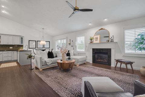 Tiny photo for 714 Dice Court, South Bend, IN 46614 (MLS # 202616166)