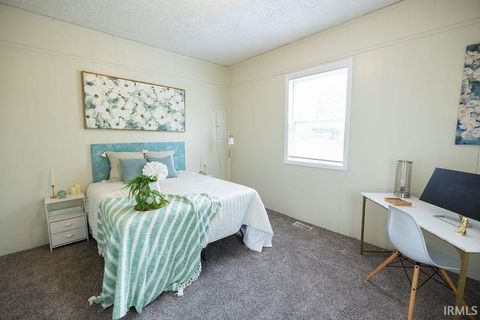 Tiny photo for 626 E Jackson Street, Kokomo, IN 46901 (MLS # 202626287)