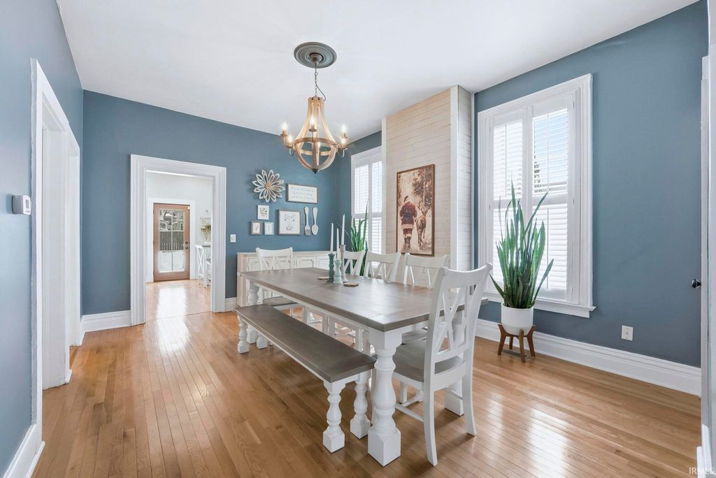 Photo of 824 W Washington Boulevard, Fort Wayne, IN 46802 (MLS # 202548074)