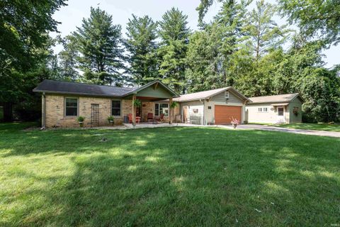 Photo of 4550 E Heritage Woods Road, Bloomington, IN 47401 (MLS # 202535851)