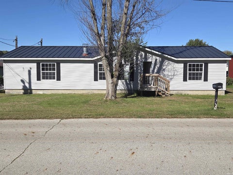 Tiny photo for 2106 Goose Pond Road, Rochester, IN 46975 (MLS # 202641275)