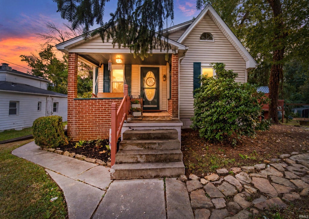 Photo of 3714 Broadway Avenue, Evansville, IN 47712 (MLS # 202638345)