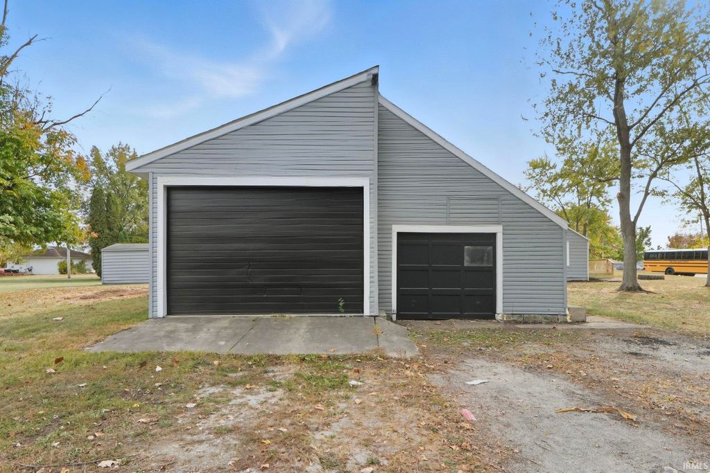 Photo of 4411 Wayne Trace, Fort Wayne, IN 46806 (MLS # 202542486)