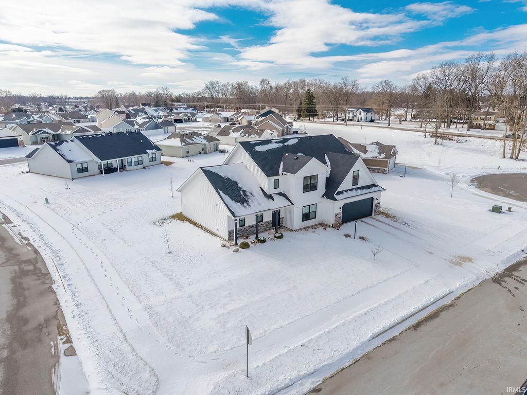 Photo of 3880 W Kings Pass, Warsaw, IN 46582 (MLS # 202602384)