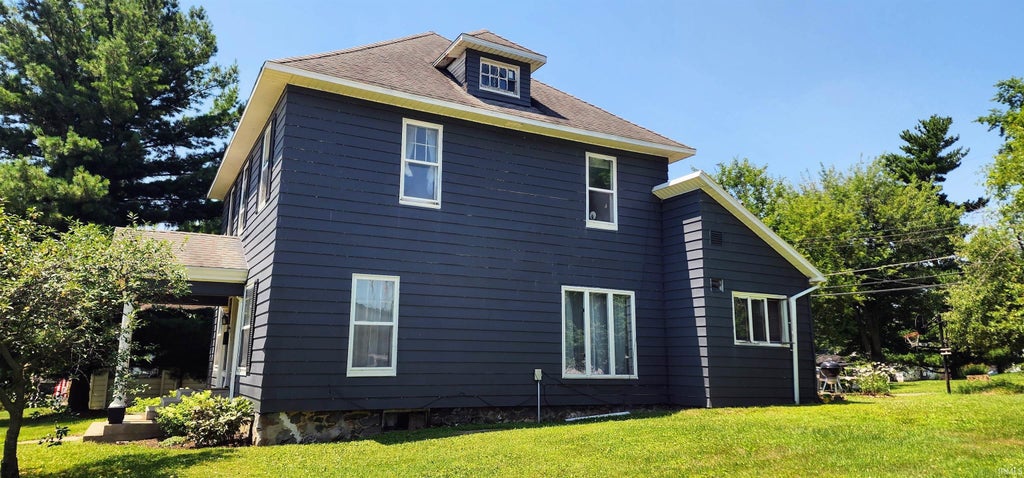 Photo of 300 W Main Street, Syracuse, IN 46567 (MLS # 202628358)