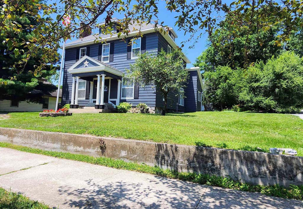 Photo of 300 W Main Street, Syracuse, IN 46567 (MLS # 202628358)