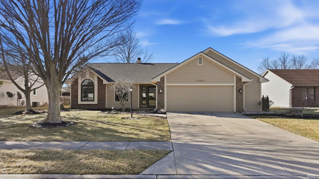 Photo of 22022 Sunview Drive, Woodburn, IN 46797 (MLS # 202607867)