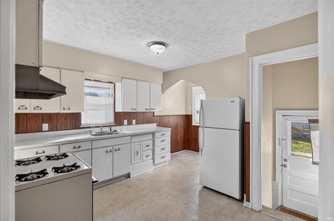 Tiny photo for 1106 Roosevelt Street, South Bend, IN 46616 (MLS # 202643751)