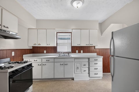 Tiny photo for 1106 Roosevelt Street, South Bend, IN 46616 (MLS # 202643751)