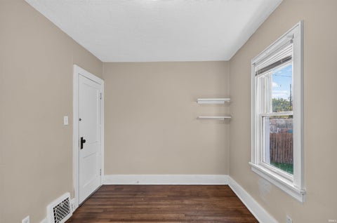 Tiny photo for 1106 Roosevelt Street, South Bend, IN 46616 (MLS # 202643751)