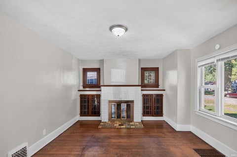 Tiny photo for 1106 Roosevelt Street, South Bend, IN 46616 (MLS # 202643751)