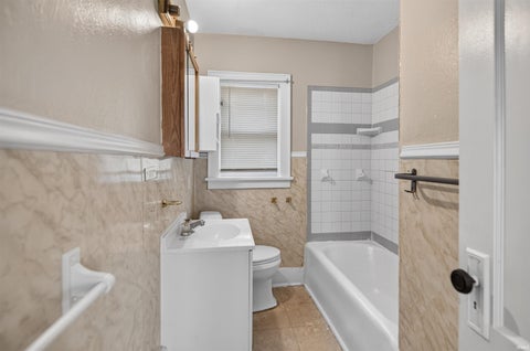 Tiny photo for 1106 Roosevelt Street, South Bend, IN 46616 (MLS # 202643751)