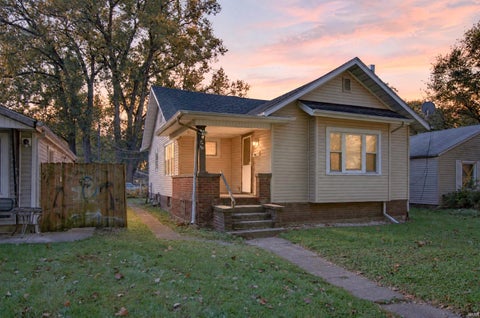 Tiny photo for 1106 Roosevelt Street, South Bend, IN 46616 (MLS # 202643751)
