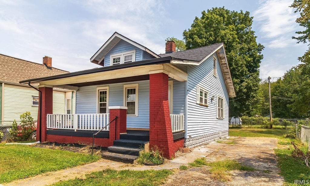 Photo of 1204 S Evans Avenue, Evansville, IN 47713 (MLS # 202633397)