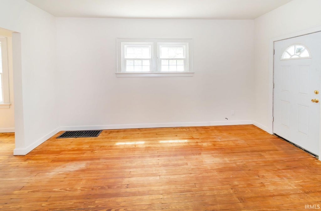 Photo of 1204 S Evans Avenue, Evansville, IN 47713 (MLS # 202633397)