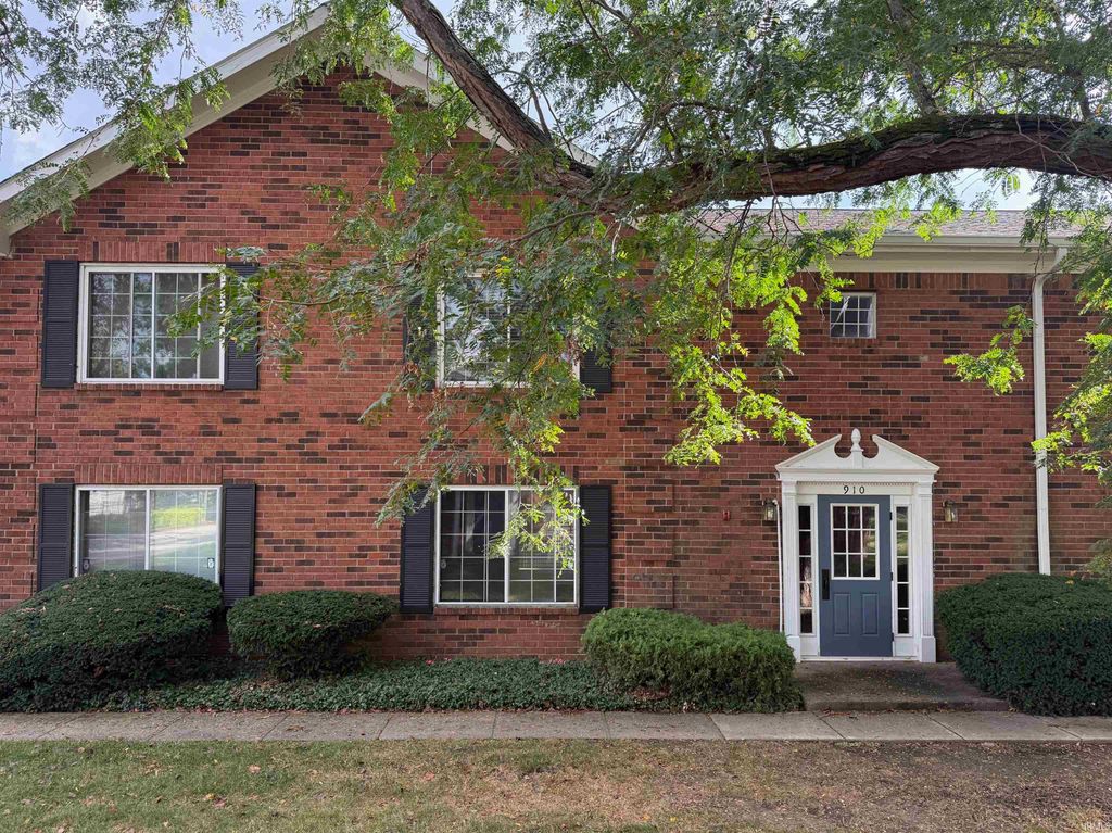 Photo of 910 Park Central Drive #910 B, Indianapolis, IN 46260 (MLS # 202536417)