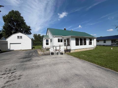 Photo of 1109 Emery Street, Kokomo, IN 46902 (MLS # 202627132)