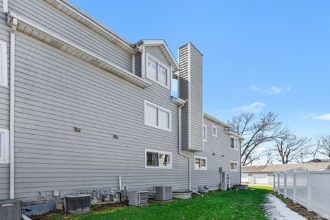 Tiny photo for 1433 N Oakhill Drive, South Bend, IN 46637 (MLS # 202626608)
