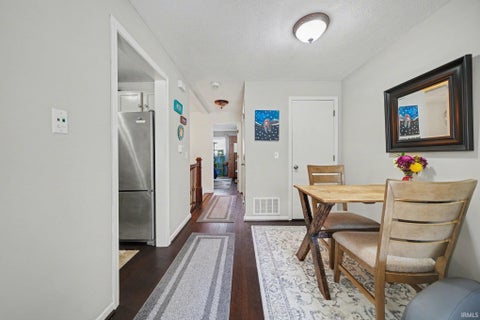 Tiny photo for 1433 N Oakhill Drive, South Bend, IN 46637 (MLS # 202626608)
