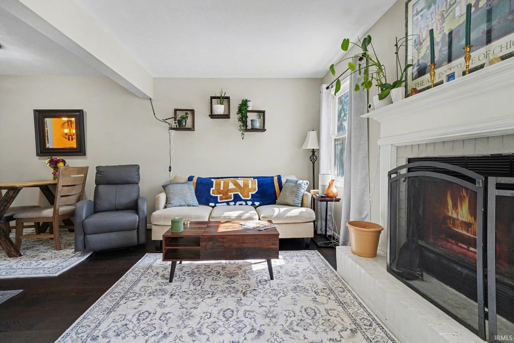 Photo of 1433 N Oakhill Drive, South Bend, IN 46637 (MLS # 202626608)