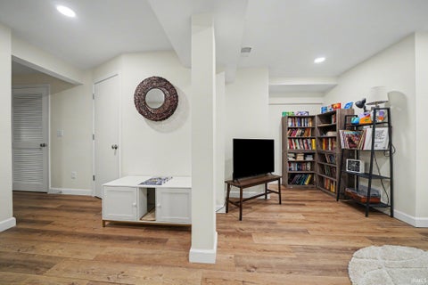 Tiny photo for 1433 N Oakhill Drive, South Bend, IN 46637 (MLS # 202626608)