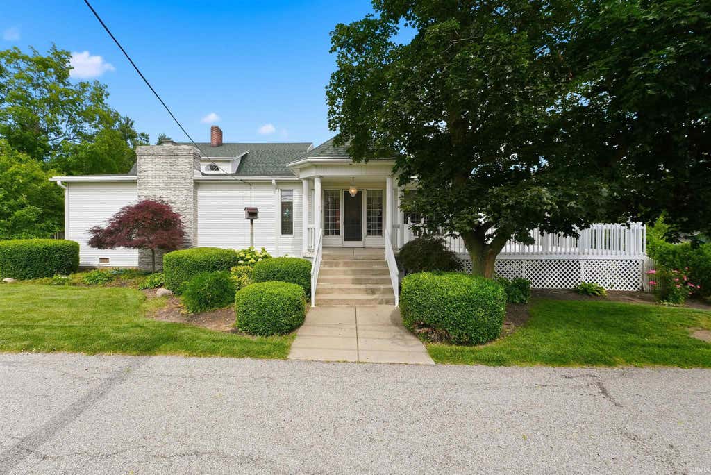 Photo of 106 E Jefferson Street, Columbia City, IN 46725 (MLS # 202623601)