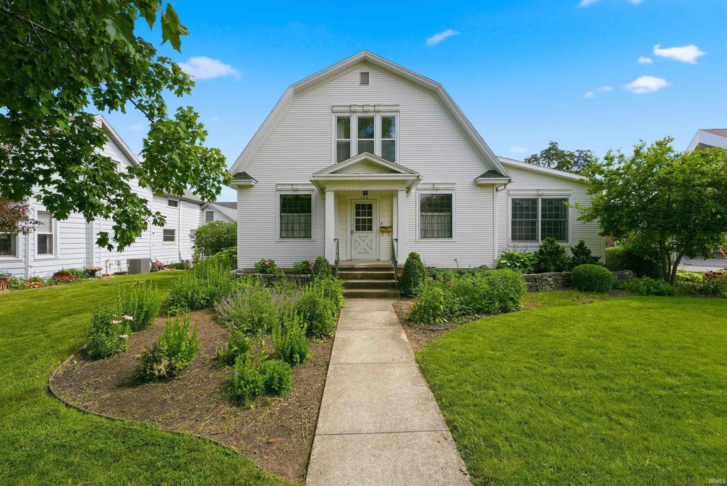 Photo of 106 E Jefferson Street, Columbia City, IN 46725 (MLS # 202623601)