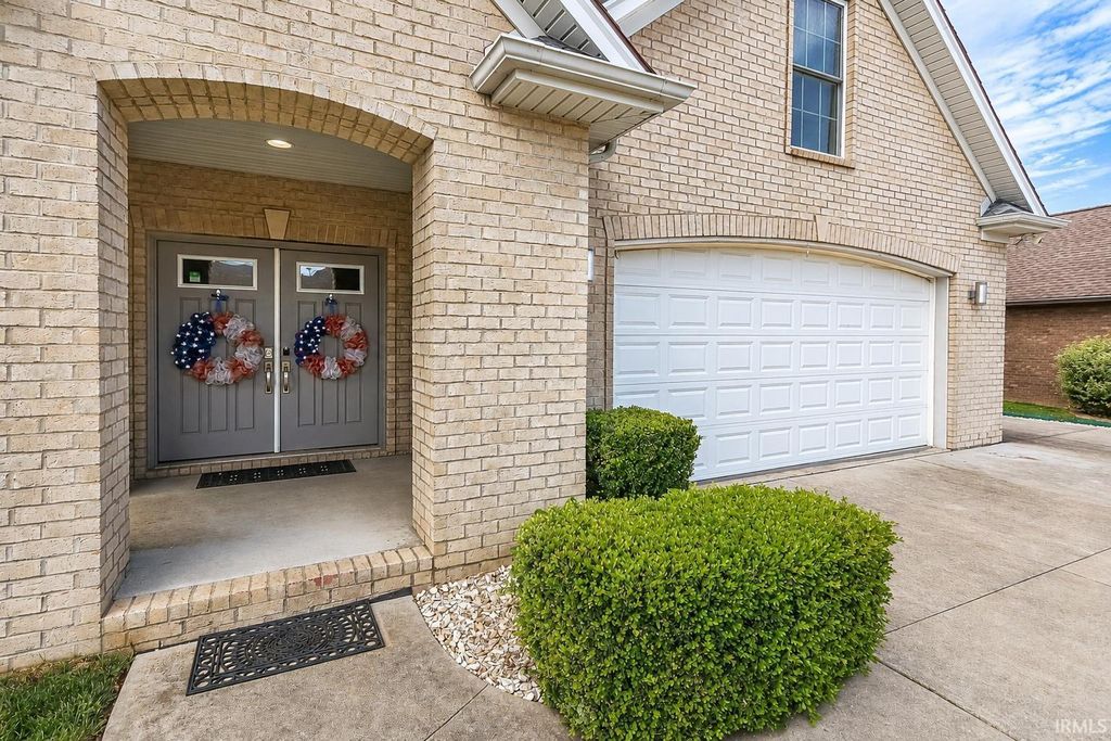 Photo of 7737 Tavalon Drive, Evansville, IN 47715 (MLS # 202624315)