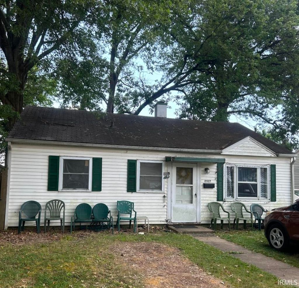 Photo of 2317 MAPLEWOOD Circle, Evansville, IN 47714 (MLS # 202621045)