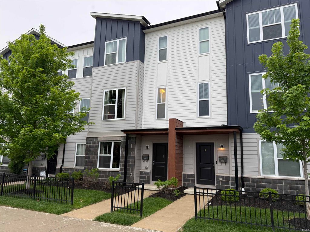 Photo of 2909 Kirkbride Way, Indianapolis, IN 46222 (MLS # 202618966)
