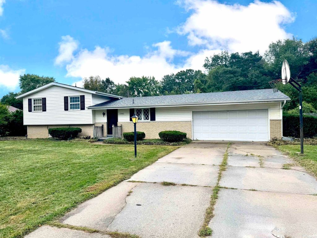 Photo of 52882 Camellia Drive, South Bend, IN 46637 (MLS # 202611372)
