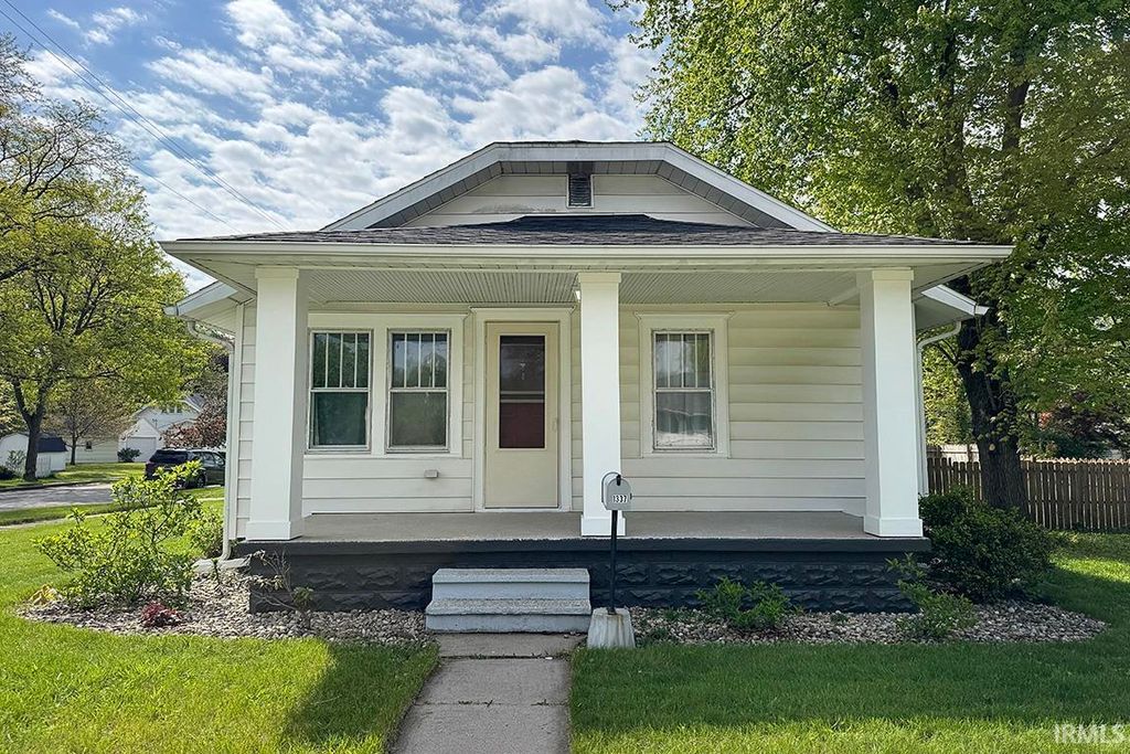 Photo of 1337 Mcpherson Street, Elkhart, IN 46514 (MLS # 202617348)