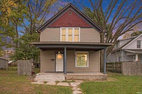 Photo of 912 N Lawrence Street, South Bend, IN 46617 (MLS # 202544136)
