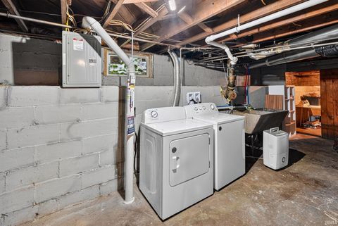 Tiny photo for 815 S 24Th Street, South Bend, IN 46615 (MLS # 202624844)