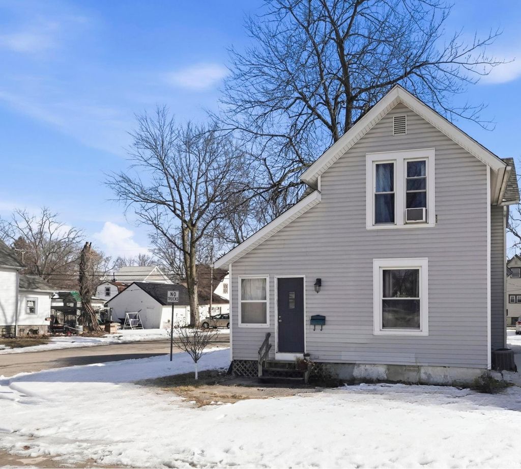 Photo of 401 S Randolph Street, Garrett, IN 46738 (MLS # 202605027)