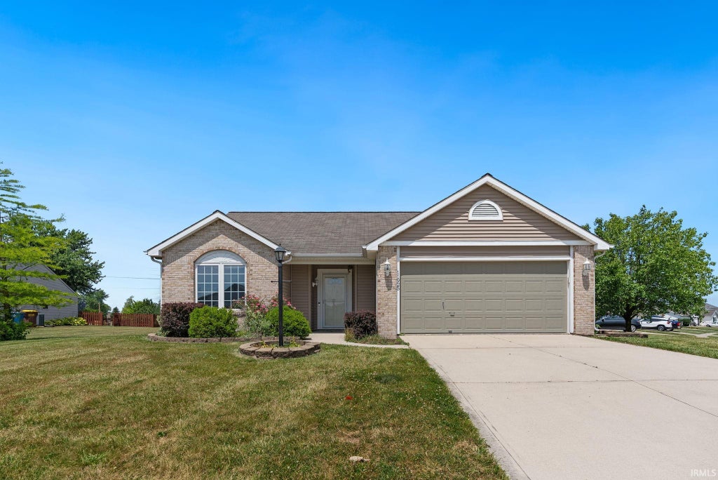 Photo of 11925 Dark Hollow Court, Fort Wayne, IN 46818 (MLS # 202626684)