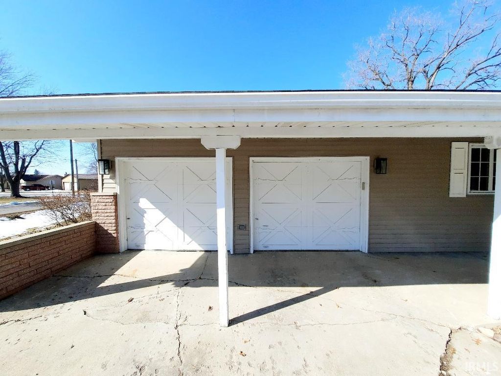 Photo of 3700 W Fleetwood Drive, Muncie, IN 47302 (MLS # 202604659)