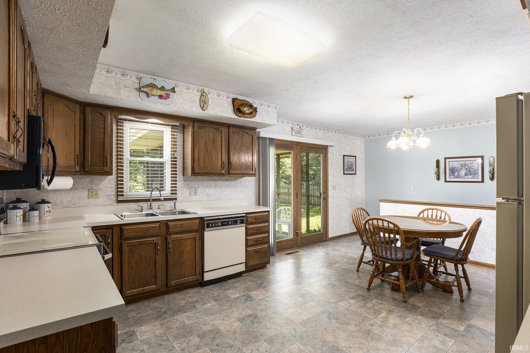 Mishawaka, Indiana 46545, United States, 3 Bedrooms Bedrooms, ,2 BathroomsBathrooms,Residential,Active,168056