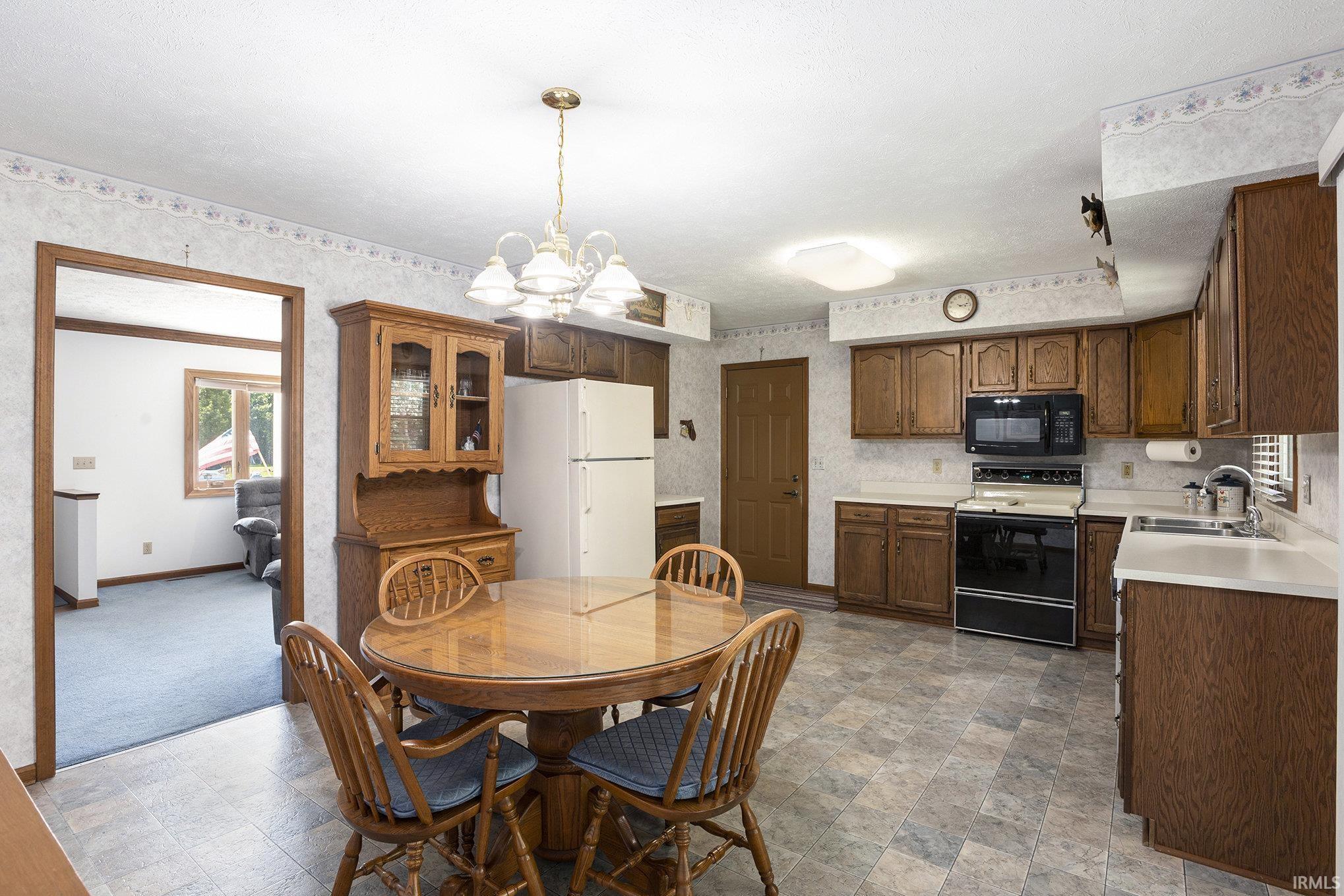 Mishawaka, Indiana 46545, United States, 3 Bedrooms Bedrooms, ,2 BathroomsBathrooms,Residential,Active,168056