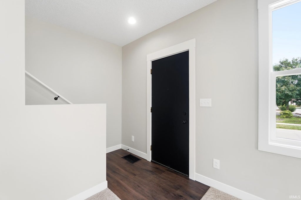 Photo of 455 W Maple Grove Avenue, Fort Wayne, IN 46807 (MLS # 202637311)