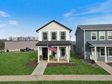 Photo of 640 W Main Street, Warsaw, IN 46580 (MLS # 202542235)